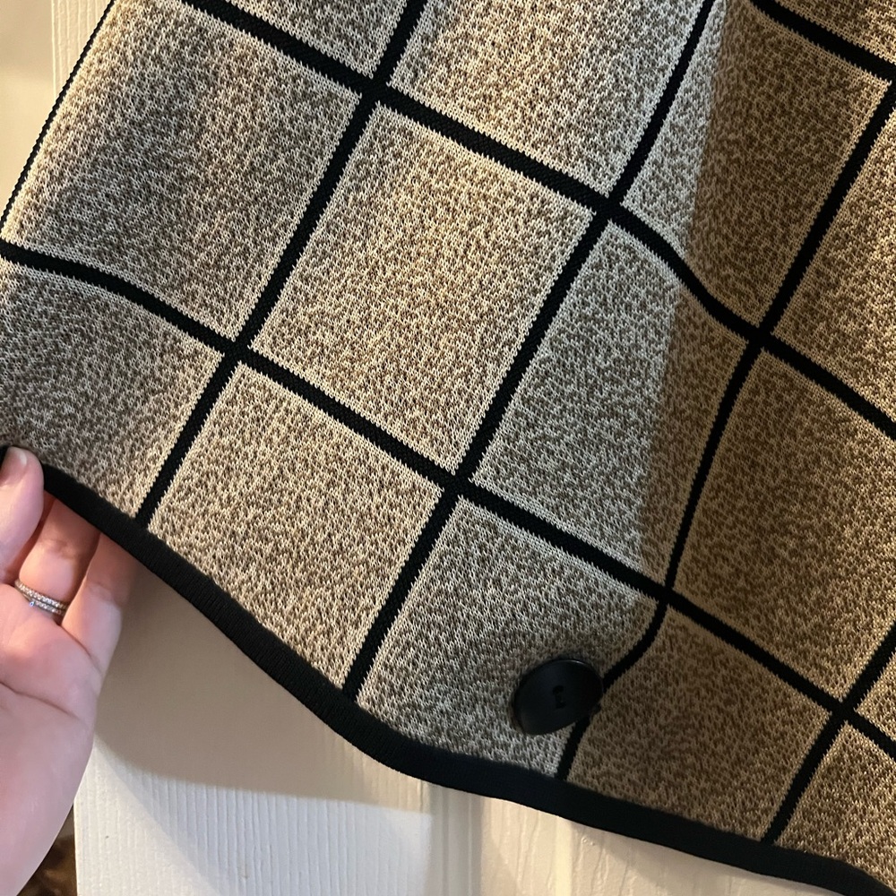 Reversible Cape - image 4